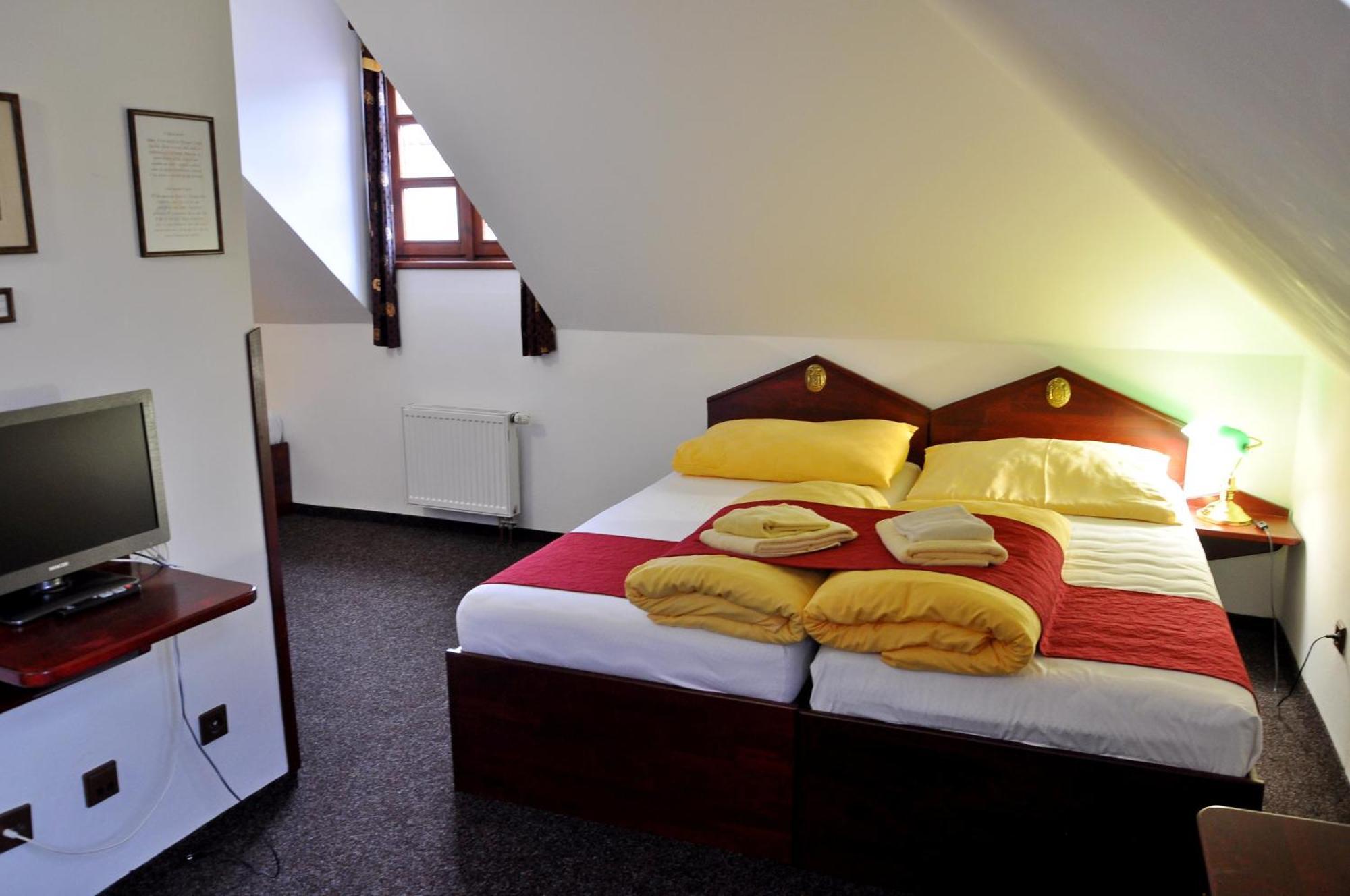 Hotel St Florian Loket Luaran gambar
