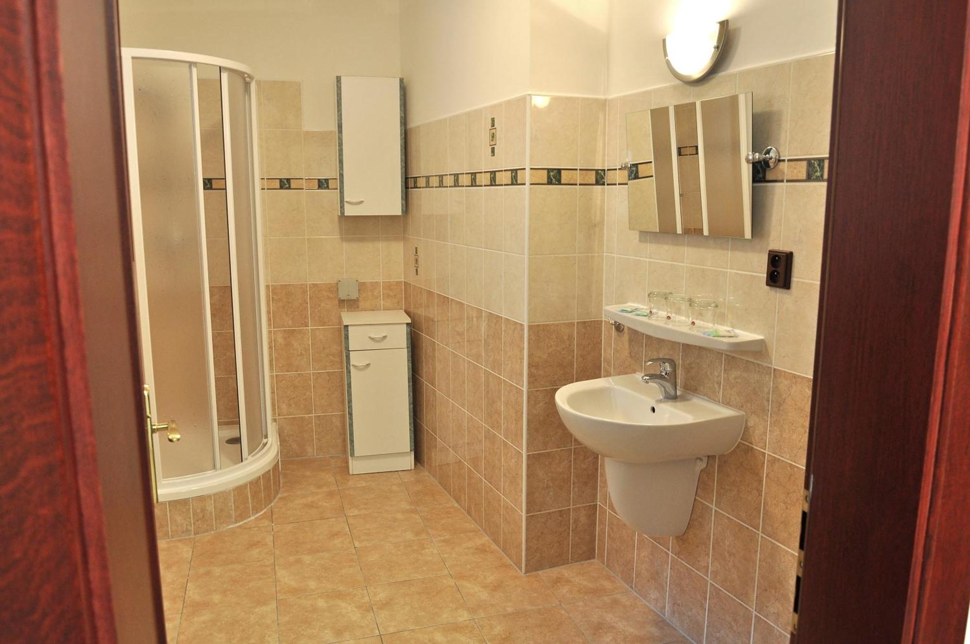 Hotel St Florian Loket Luaran gambar