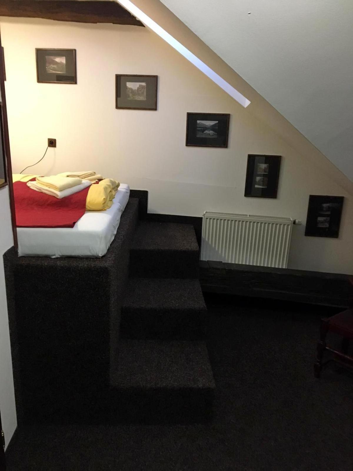 Hotel St Florian Loket Bilik gambar