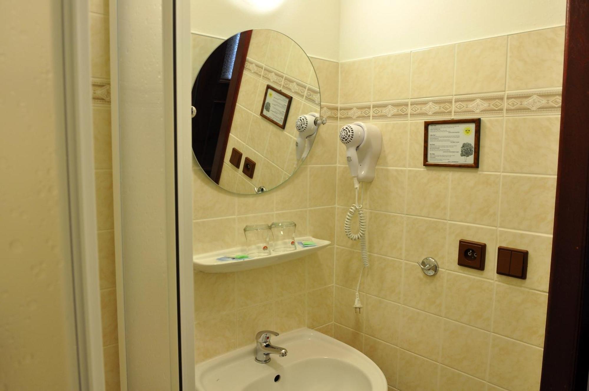Hotel St Florian Loket Bilik gambar