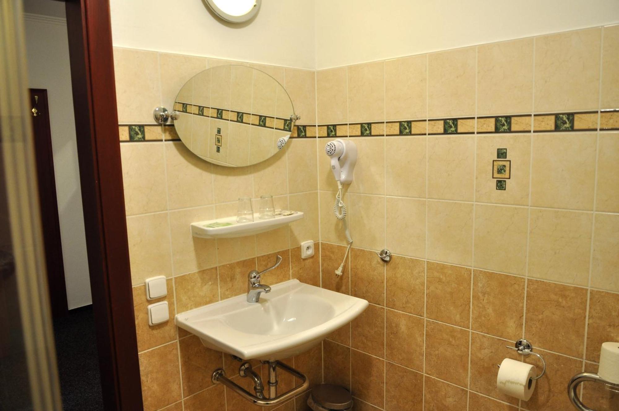 Hotel St Florian Loket Bilik gambar
