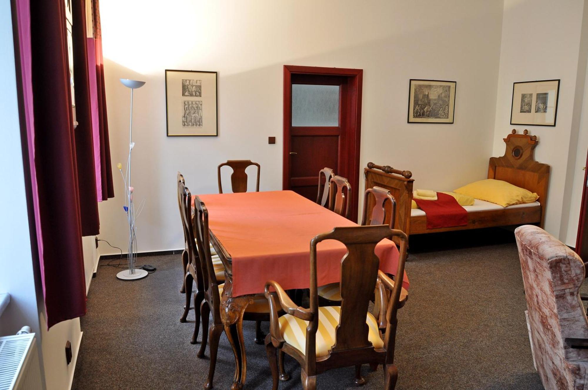 Hotel St Florian Loket Bilik gambar